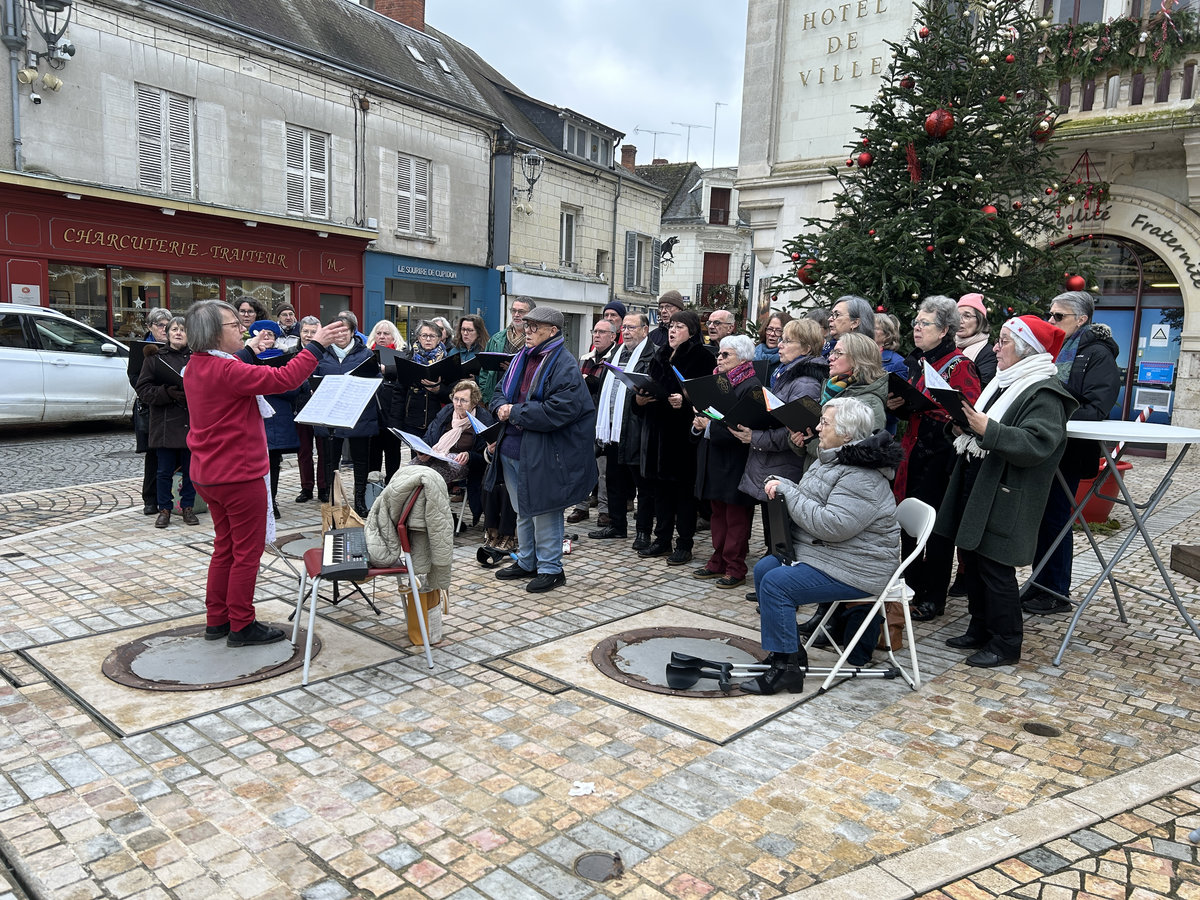 Animation du marché festif à Montrichard Val de Cher le 23/12/2025  Photo Pascal L